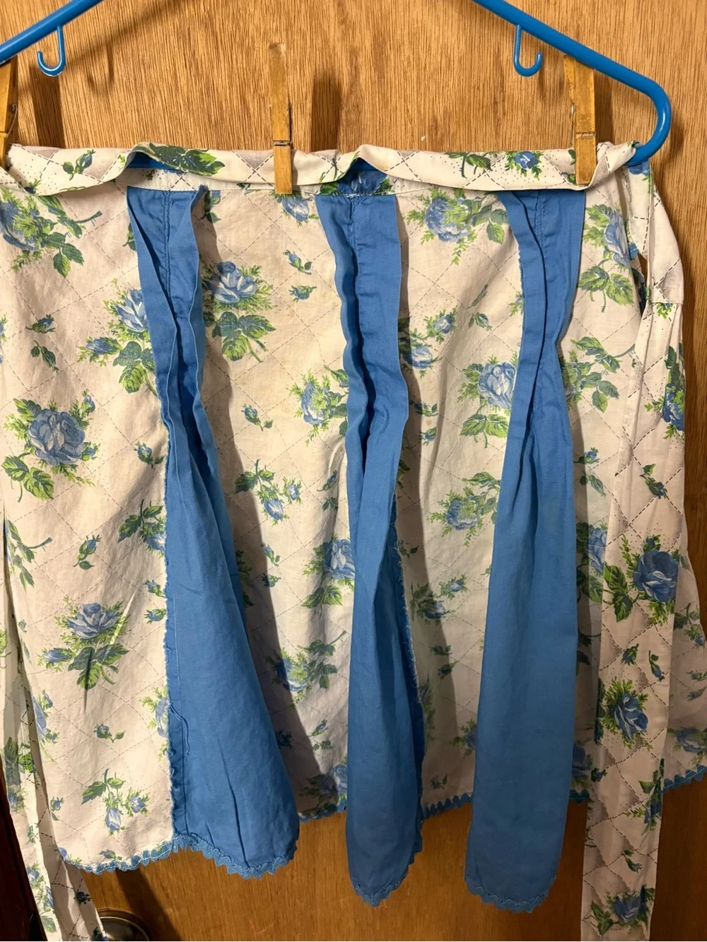 Vintage-Style Floral Kitchen Apron
